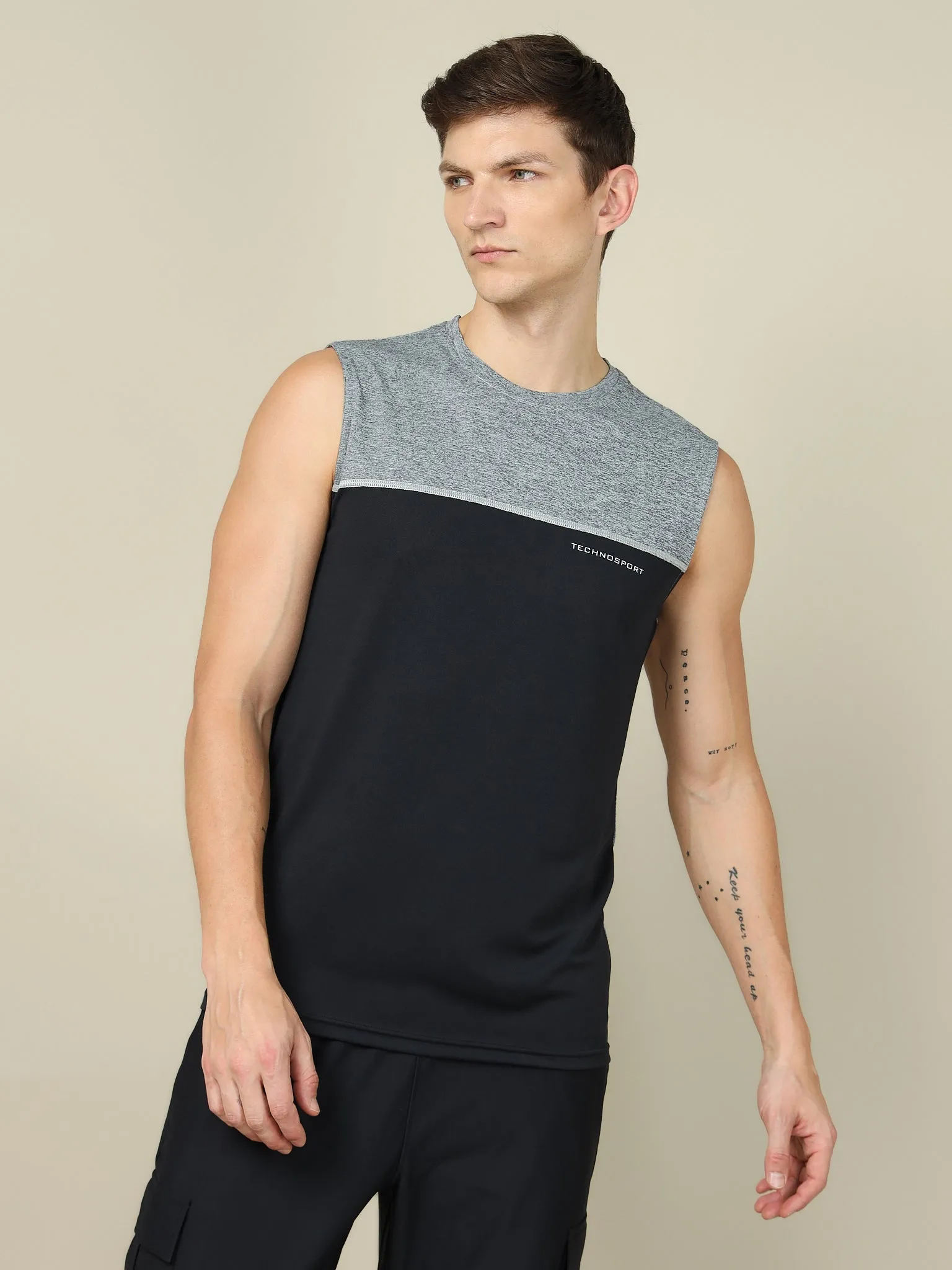 Men Colorblock Slim Fit Crew Neck Innerwear Vest with TECHNO COOL 